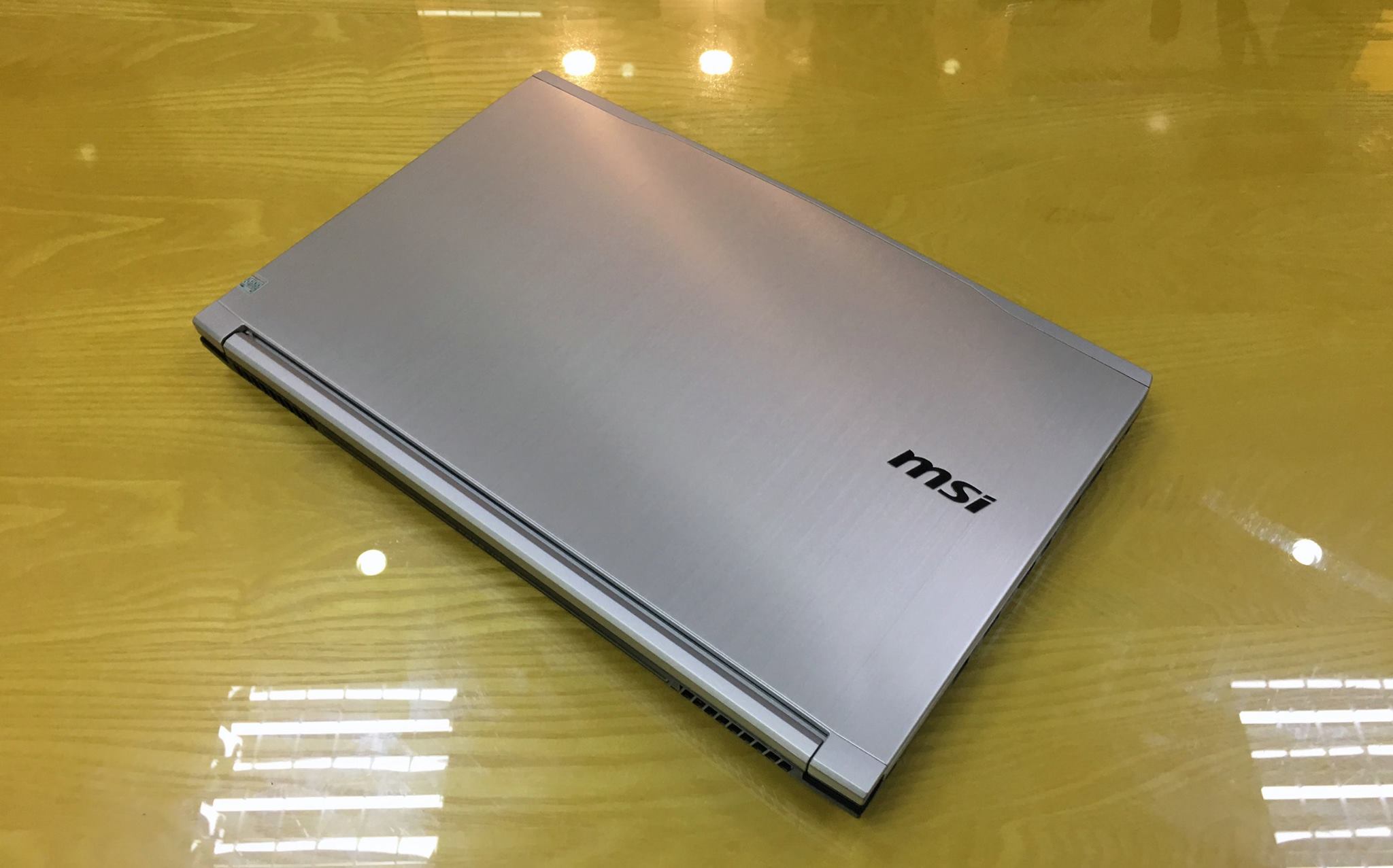 Laptop MSI PE60 2QD-2.jpg